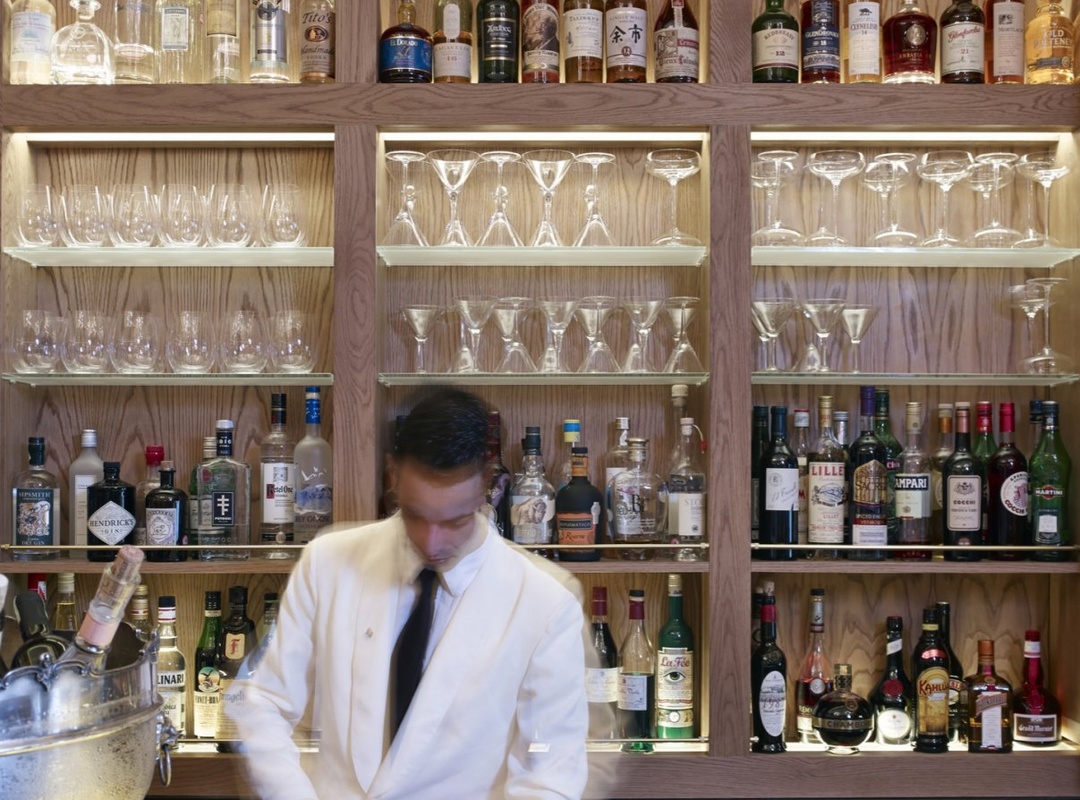 chucs-bar-grill-04 (2)
